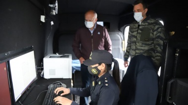 Grindetti presentó una comisaría móvil que recorrerá las calles del distrito