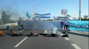 Choferes de colectivos se manifestaron en contra de la conducción de la UTA
