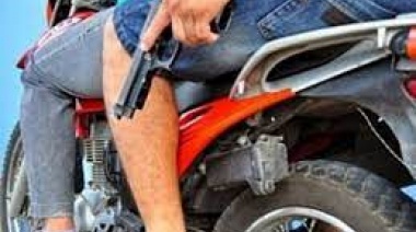 Motochorros balearon a un joven que arrojó su celular para evitar un robo