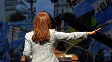 El sol del 25 viene asomando: ¿Cristina viene con un candidato abajo del brazo?