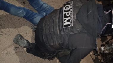 Detuvieron en Don Orione a dos motochorros que utilizaban la réplica de una pistola