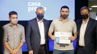 Cascallares, Fabiani y Ferraresi entregaron nuevos créditos del programa Casa Propia