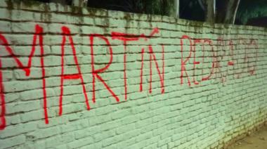 Sugestivas pintadas en Avellaneda: “Se viene Redrado”