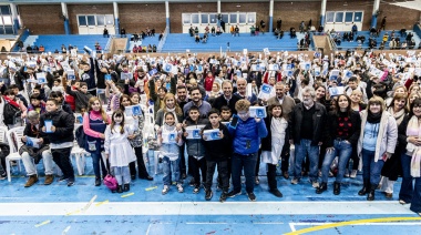 Cascallares y Fabiani entregaron tablets a alumnos de escuelas primarias