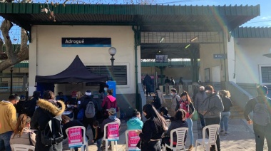 La comuna incorporó vacunatorios itinerantes en las estaciones de Claypole y Adrogué