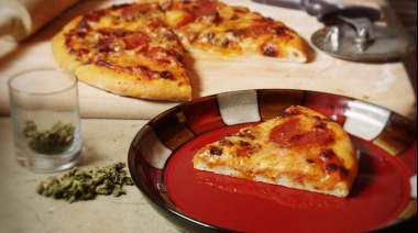 Pizza, birra y faso: usaba una pizzería como "fachada" para hacer deliverys de marihuana