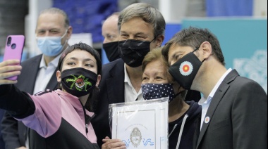 Cascallares y Kicillof entregaron escrituras