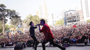 Mau y Ricky se presentaron en la Plaza Grigera por los festejos del 160º Aniversario de Lomas