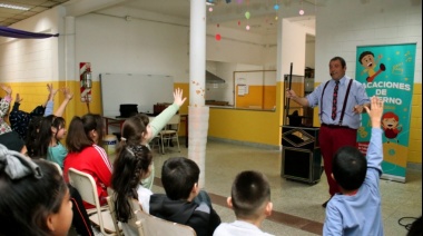 Grindetti compartió una obra de teatro infantil junto a chicos del distrito