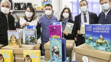 Cascallares y Fabiani visitaron un jardín recién ampliado y entregaron libros