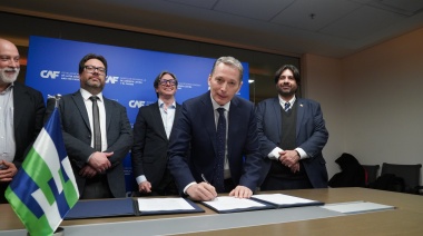 Gray encabezó la delegación de Gobiernos locales que firmó un acuerdo con el CAF