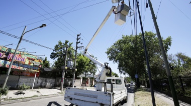 Cascallares destacó el avance de la instalación de luces Led en Brown