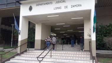 Murió por quedar en medio de un tiroteo, pero uno de los acusados "anda por el barrio" y "amenaza"