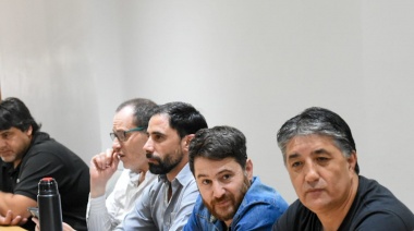 Trabajadores estatales de la provincia arreglaron un aumento del 25% para noviembre