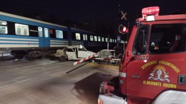 Longchamps: un auto fue embestido por el tren al cruzar la barrera baja