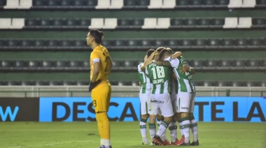 Banfield goleó a San Lorenzo y jugará la final de la Copa Maradona