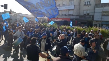 Telefónicos reclaman un 25% de aumento salarial y realizaron una protesta en Lomas