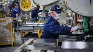 La actividad industrial retrocedió 0,3% interanual y la construcción 5%