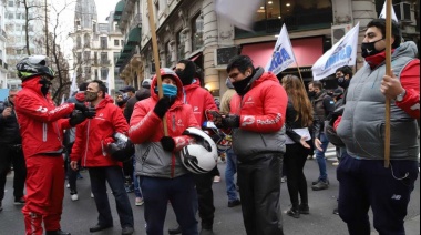 Repartidores de aplicaciones reclaman “voluntad política” para avanzar contra la precarización