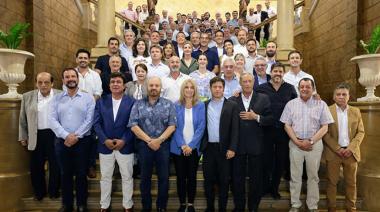 Intendentes bonaerenses presionan para tener la lapicera en el PJ, la UCR y el PRO