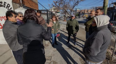 Velázquez se reunió con vecinos para evaluar el avance de obras en Budge