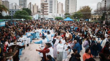 Miles de vecinos celebraron "Lomas por la Patria en Comunidad" en la Plaza Grigera