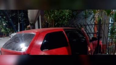 Ladrones chocaron contra una casa en Avellaneda