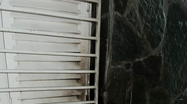 Grave denuncia: Incendiaron el frente de la casa de un ex dirigente de UPCN