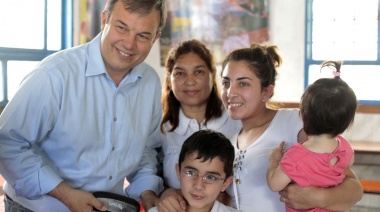 Cascallares entregó anteojos a un centenar de alumnos