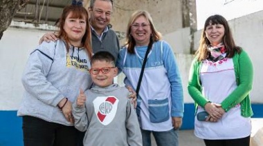 Continuó la entrega de anteojos a alumnos de Longchamps