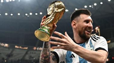 Una artesana de Llavallol realizó la réplica de la copa que levantó Messi en Qatar