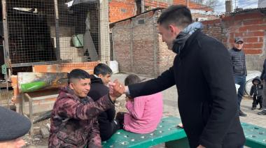 Nacho Moroni visitó Villa Porá y dialogó con los vecinos