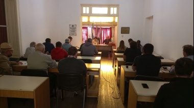 Se aprobó un aumento para el personal de salud y una licencia para Gray