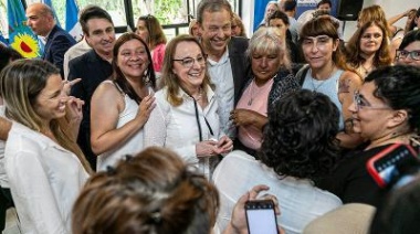 Cascallares y Alicia Kirchner entregaron certificados a egresados de una diplomatura de la UNAB