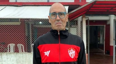 De dirigir el Mallorca a manejar un taxi: el entrenador que hoy tiene su revancha en Cañuelas