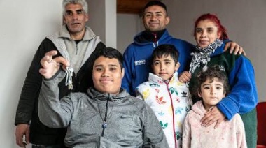 Dos familias recibieron su vivienda en Barrio Lindo