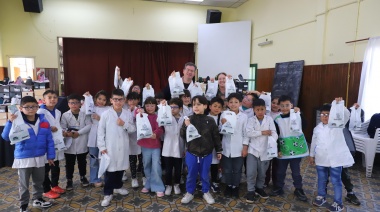 Entregan más de 100 lentes a estudiantes de escuelas primarias
