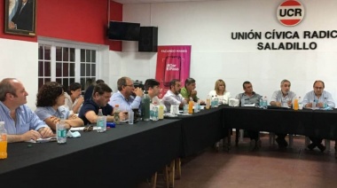Intendentes radicales se distancian de De Loredo y crece la oposición bonaerense a Milei