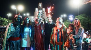 Otermín participó del desfile de los Reyes Magos junto a miles de familias