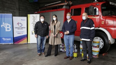 Cascallares participó de un acto de donación a los Bomberos Voluntarios del distrito