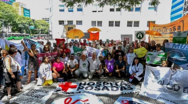 Centenar de entidades marchan en defensa de la salud pública: "Pararle la mano al Gobierno”