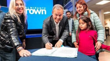 Familias de Glew, Calzada, Don Orione y Burzaco firmaron la escritura de su vivienda