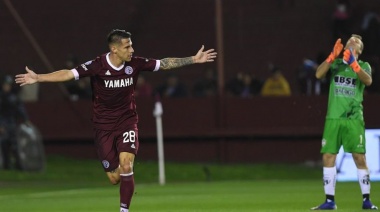 Carlos Auzqui: con un pie afuera de Lanús