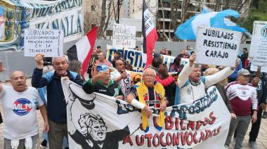 “Vamos a seguir peleando donde sea”: los jubilados resisten el ajuste y la represión
