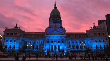 El Congreso se iluminó de azul por el día nacional de las personas sordas