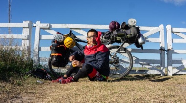 El fotógrafo de Lomas de Zamora que va a conectar Córdoba y La Rioja en bicicleta