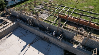 Con fondos propios, el Municipio avanza con la obra del natatorio de Rafael Calzada