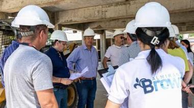 Cascallares recorrió las obras de un nuevo edificio de aulas