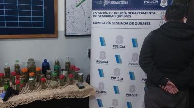 Detuvieron a un hombre al que le secuestraron más de 30 frascos con marihuana