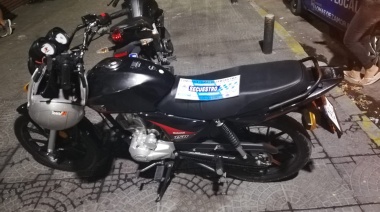 Persecución y arresto: Escaparon 10 cuadras con una moto robada en Lomas